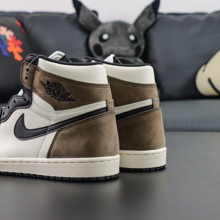 Air Jordan 1 Retro High OG Dark Mocha Reps - 5 of 8