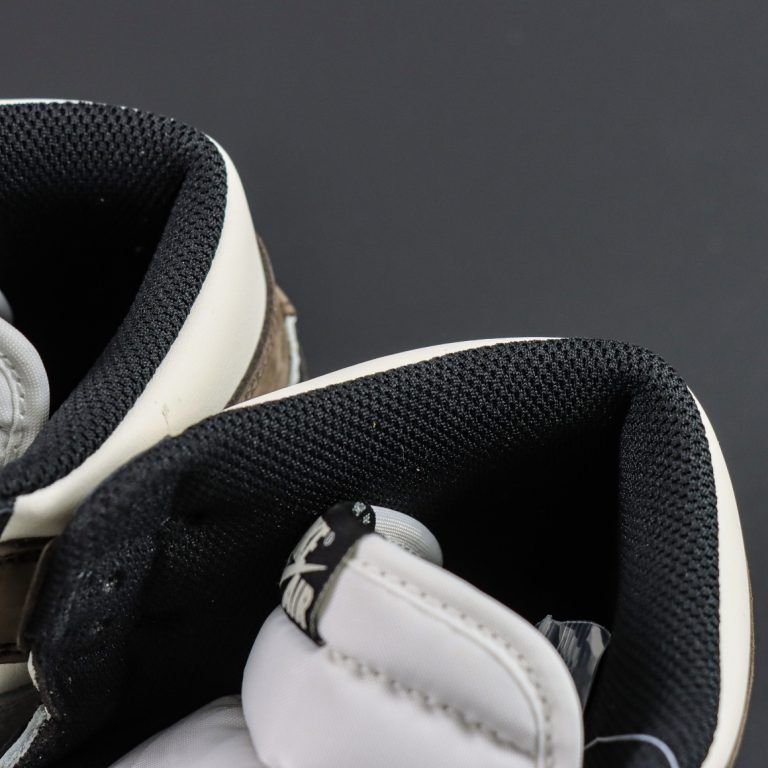 Air Jordan 1 Retro High OG Dark Mocha Reps - 3 of 8