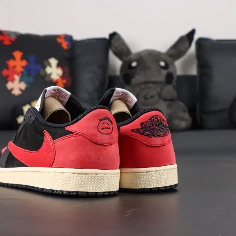 Travis Scott x Jordan Air Jordan 1 Bred Reps - 3 of 8