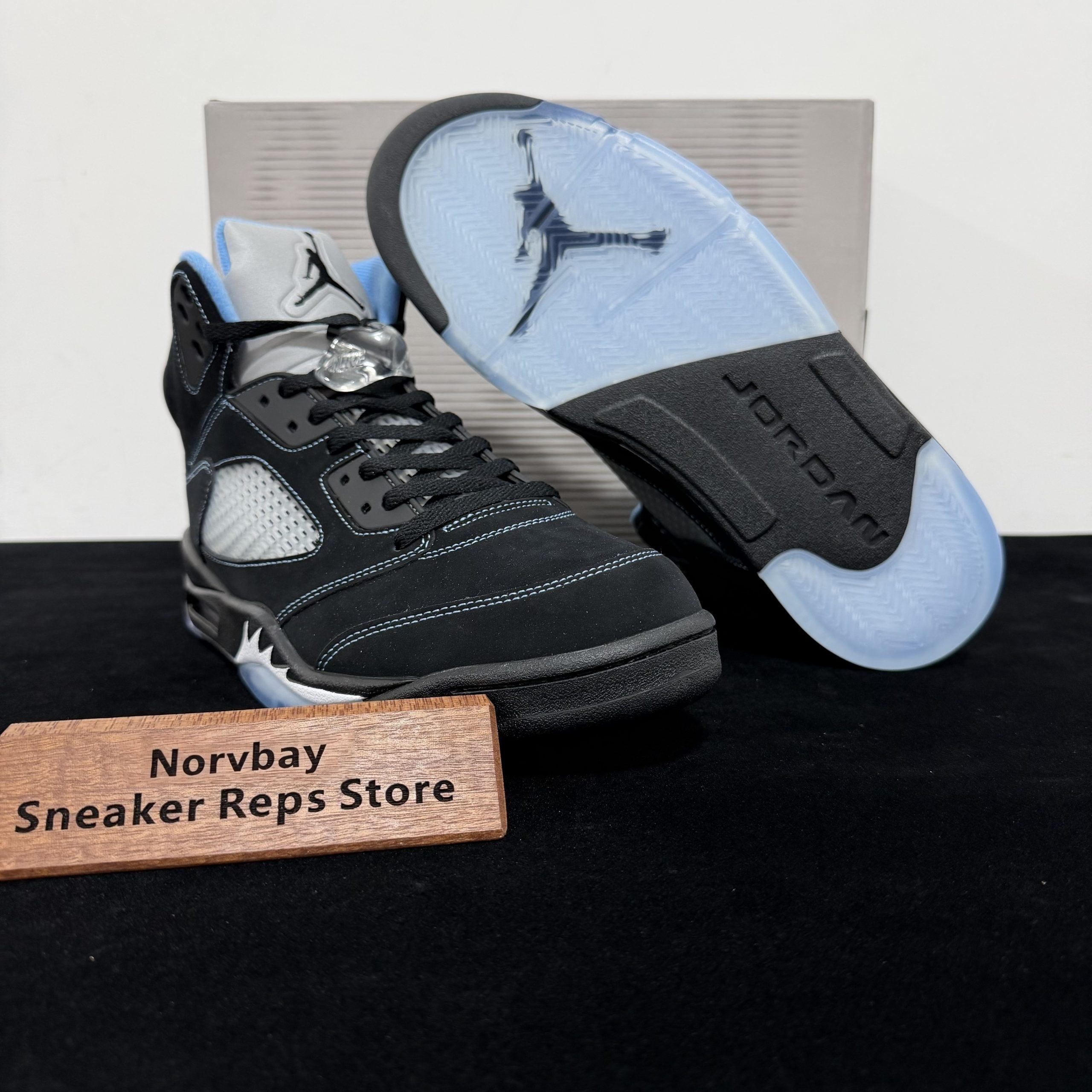 Air Jordan 5 "Black/University Blue" (2026) - 4 of 6