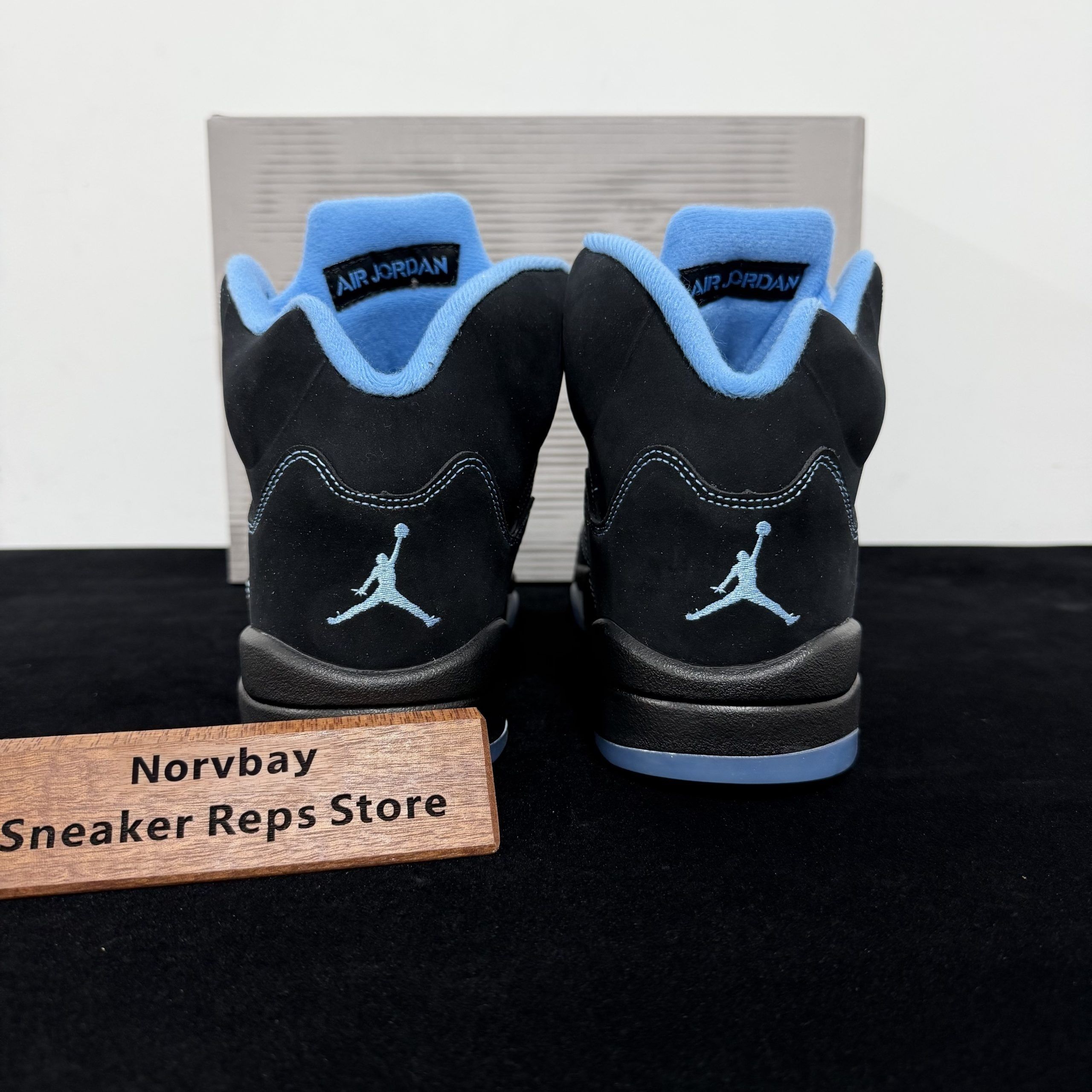 Air Jordan 5 "Black/University Blue" (2026) - 3 of 6