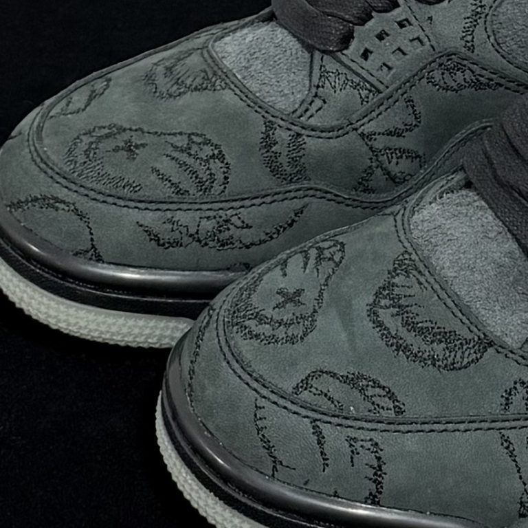 Air Jordan 4 KAWS Black Rep basketball shoes - 8 of 8
