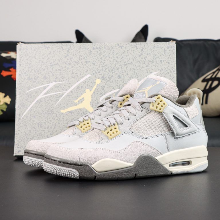 Air Jordan 4 SE Craft Photon Dust Reps - 1 of 8